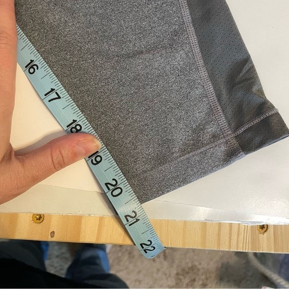 Nike Dri Fit Gray Leggings Size Medium - Picture 8 of 8